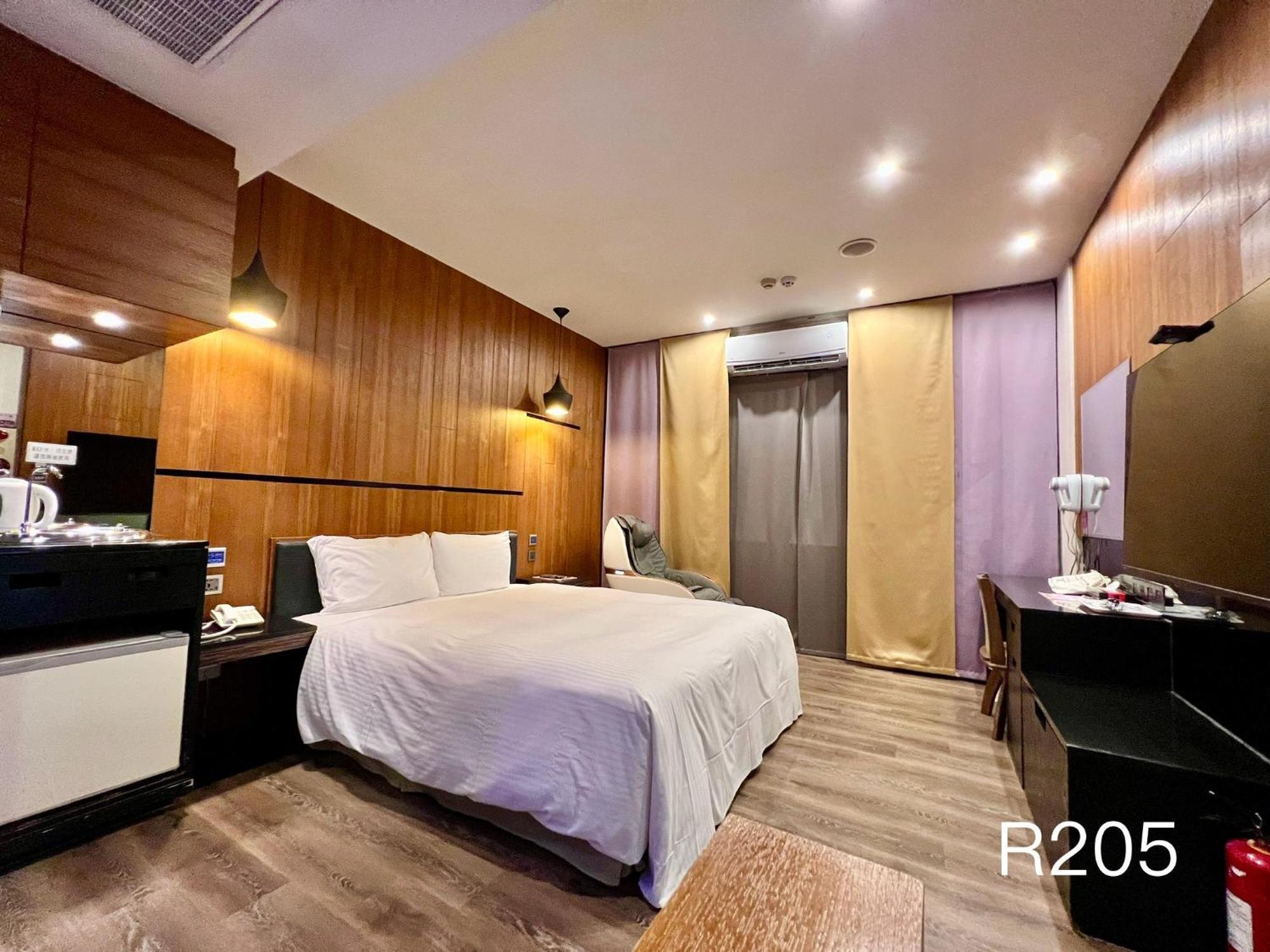 Catwalk Motel -Tainan Exterior photo